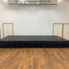 Global Truss GT Bühnendeck-Polyesterrock, 205 x 30 cm, plissiert