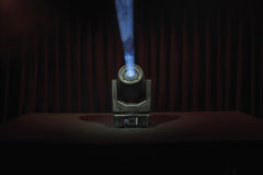 Showtec Shark - The Meg - Lyre mobile hybride One Compact 160w LED