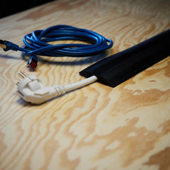 Adam Hall Accessories 859C 10 M3 Soft pvc cable crossover for floor 3m long