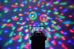 QTX SpheroSmoke: Kompakte 400-W-LED-Nebelmaschine mit RGB-Magic-Ball-Effekt